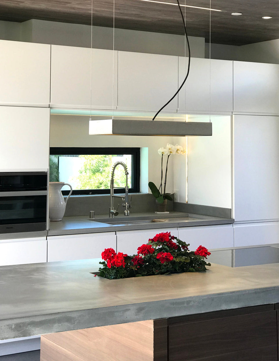 Unique custom concrete kitchen and bath countertops and accessories in modern and rustic styles. simple, ConcreteDesign, Modern HomeDecor.