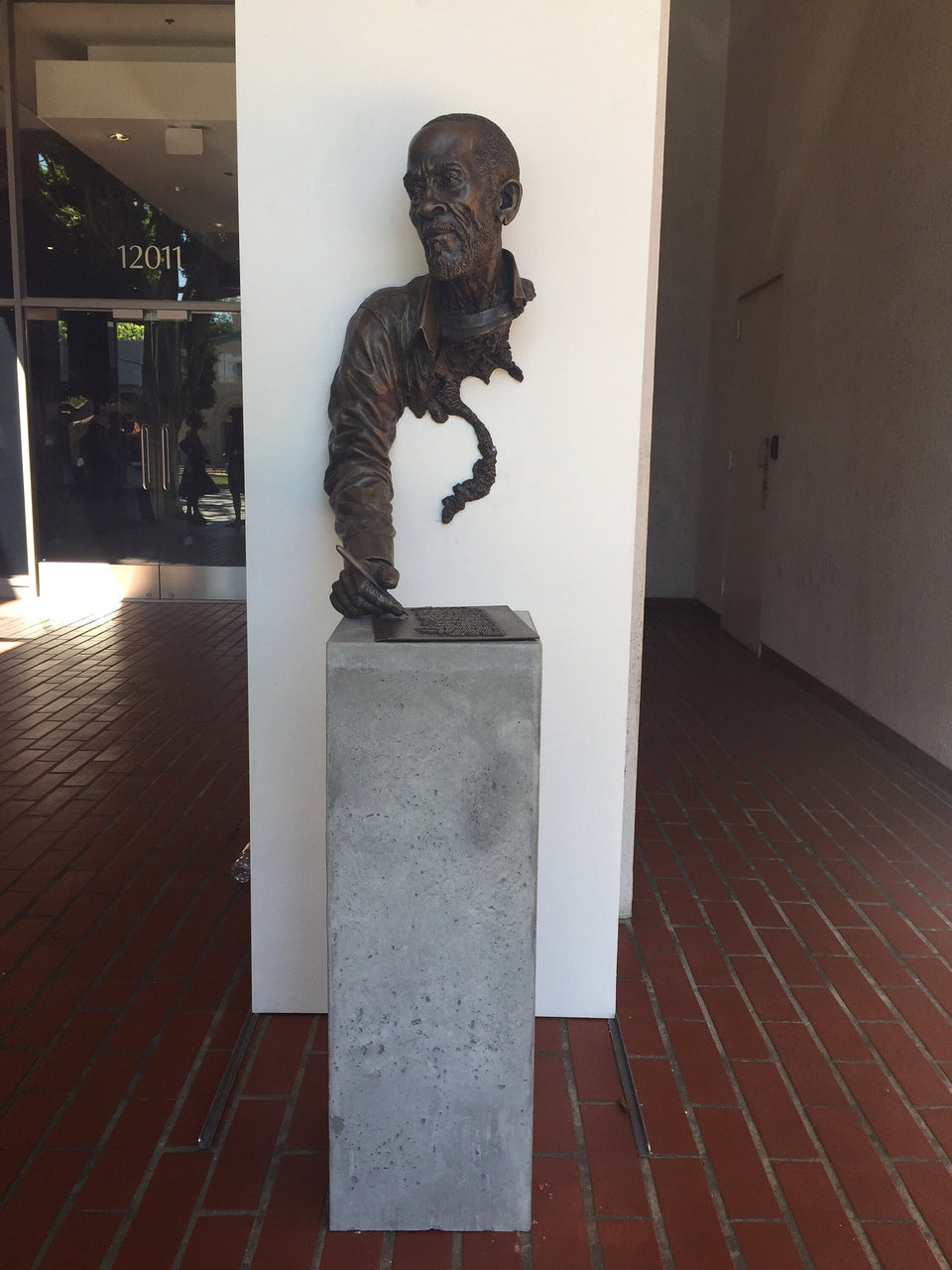 Custom Concrete Pedestal for Statues, Art Pedestal, sculpture stand, statue Display, Classic Concrete Pedestal for indoor and outdoor